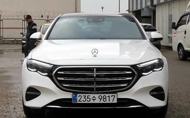 인천직거래중고차 E-클래스 W214 E350 e 4MATIC 매물 사진 11 - 2025/05 8,412km